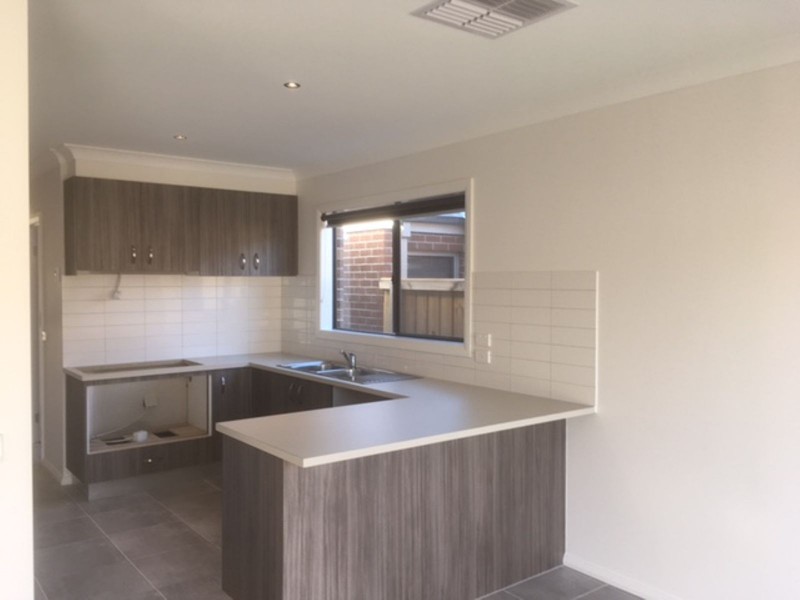 9 Clairwood Avenue, Pakenham VIC 3810