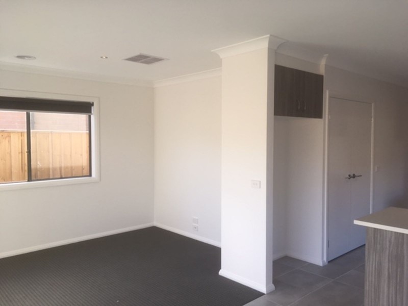 9 Clairwood Avenue, Pakenham VIC 3810