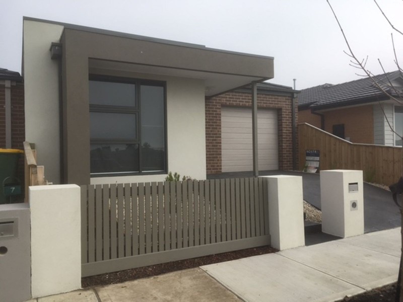 9 Clairwood Avenue, Pakenham VIC 3810