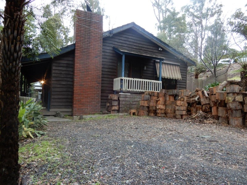 5 Colin Avenue, Cockatoo VIC 3781