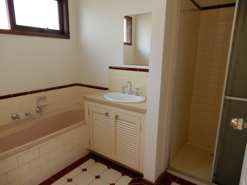 5 Colin Avenue, Cockatoo VIC 3781