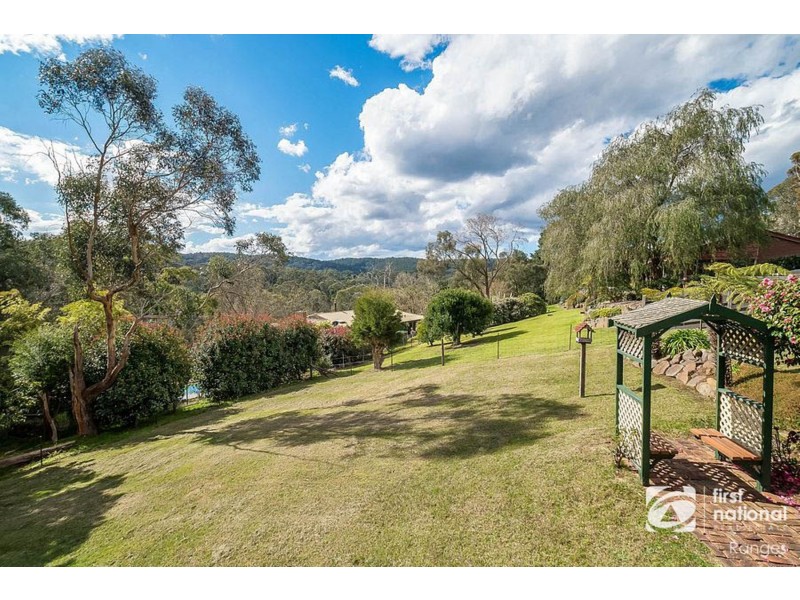 6 Cedar Grove, Selby VIC 3159