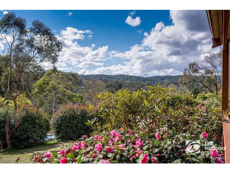 6 Cedar Grove, Selby VIC 3159