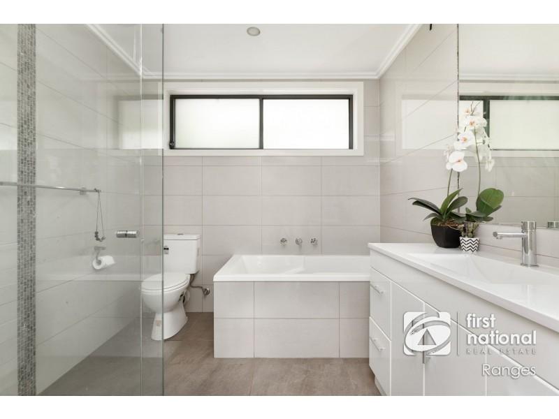 8 Second Avenue, Cockatoo VIC 3781