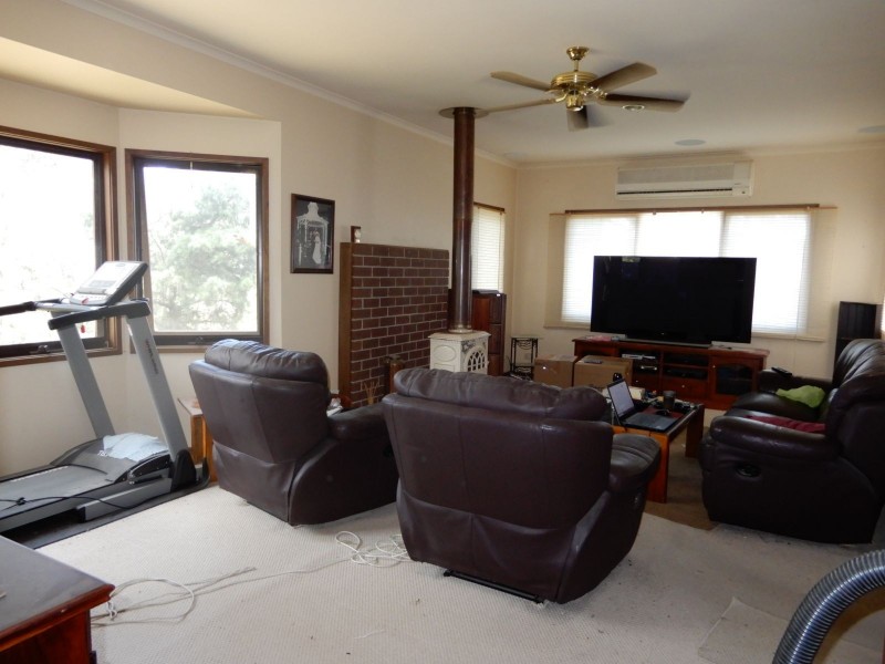 6 Two Bays Crescent, Selby VIC 3159