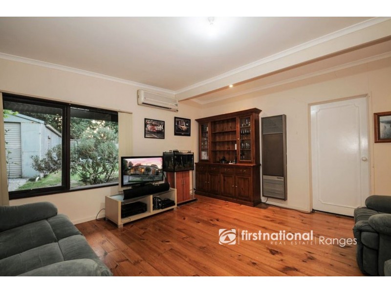 8 California Crescent, Ferntree Gully VIC 3156