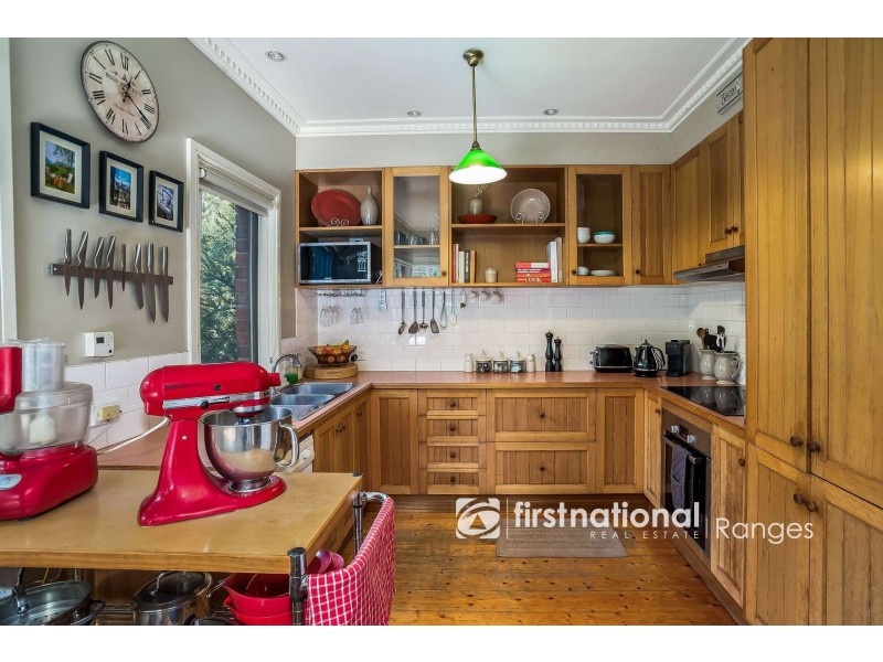 4 Batesleigh Road, Selby VIC 3159