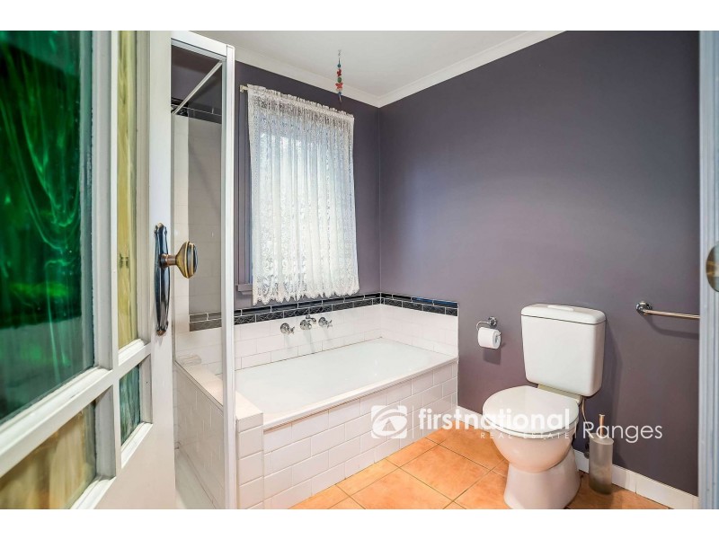 4 Batesleigh Road, Selby VIC 3159