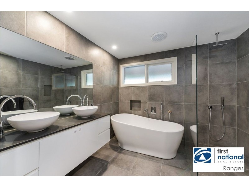 1 Contour Court, Chirnside Park VIC 3116