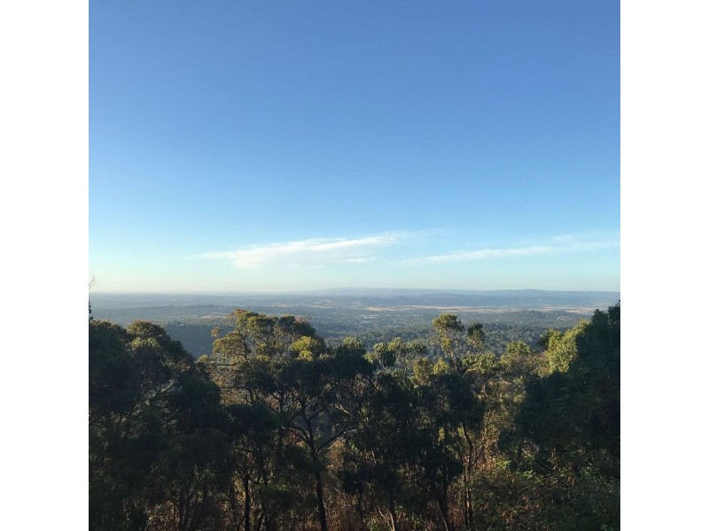 18 Scenic Crescent, Kalorama VIC 3766