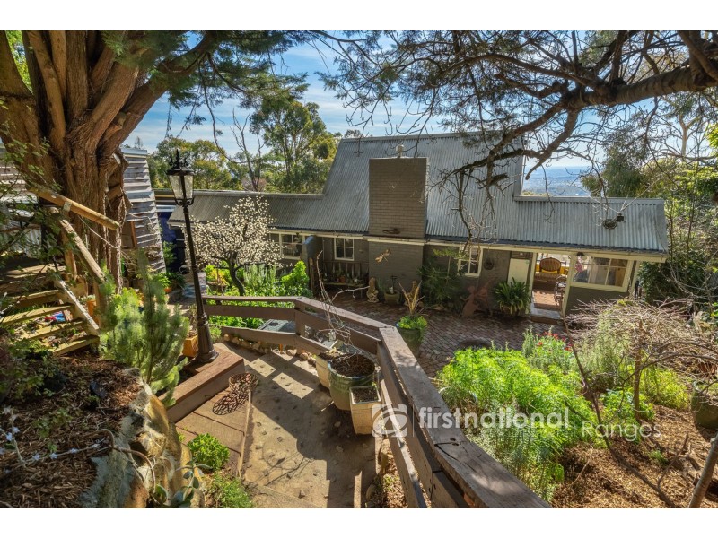 18 Scenic Crescent, Kalorama VIC 3766