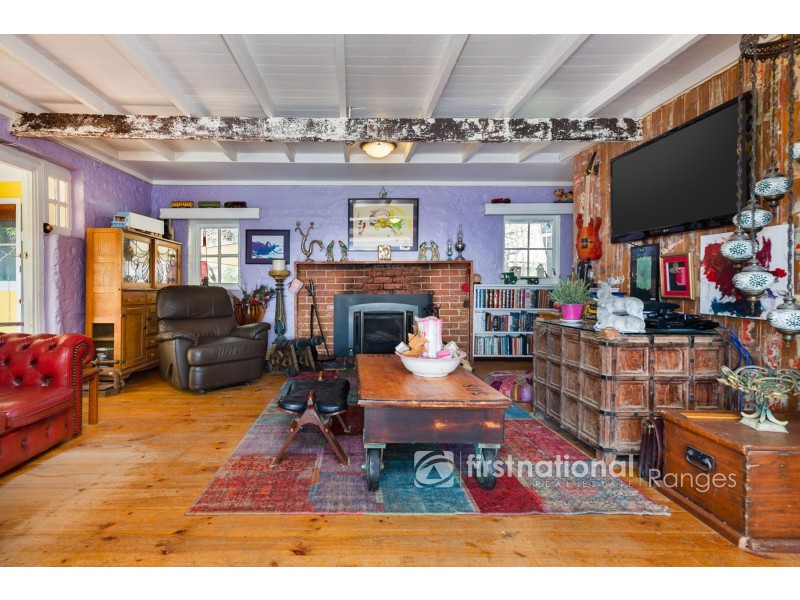 18 Scenic Crescent, Kalorama VIC 3766