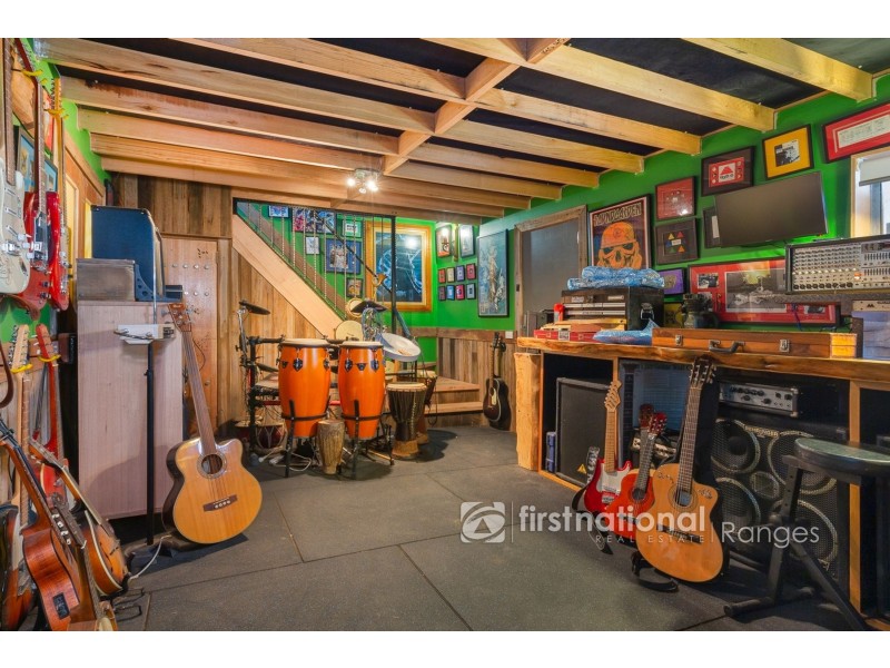 18 Scenic Crescent, Kalorama VIC 3766