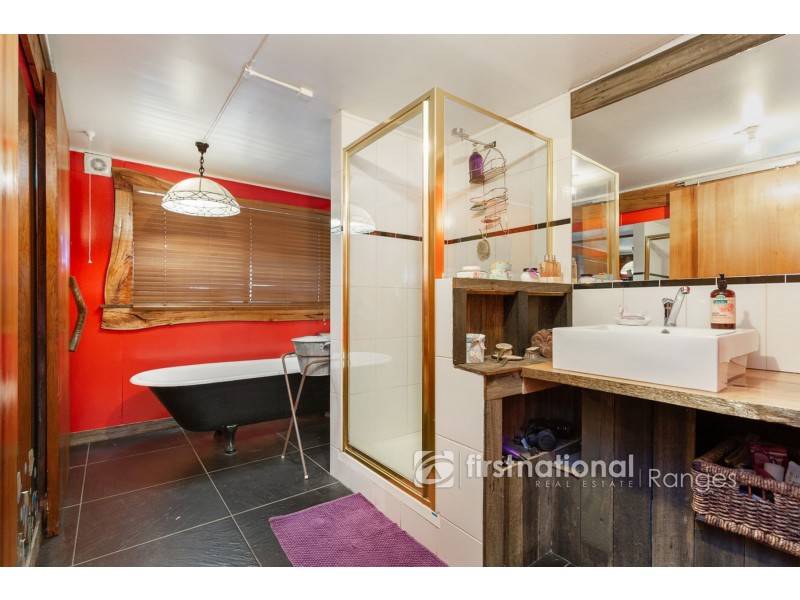 18 Scenic Crescent, Kalorama VIC 3766