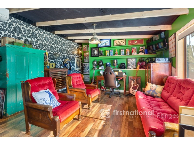 18 Scenic Crescent, Kalorama VIC 3766