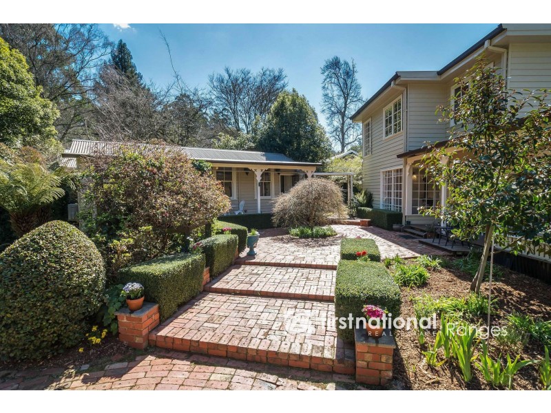 8 The Crescent, Sassafras VIC 3787