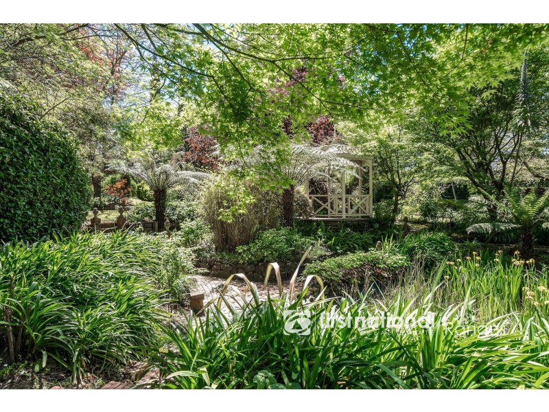 8 The Crescent, Sassafras VIC 3787