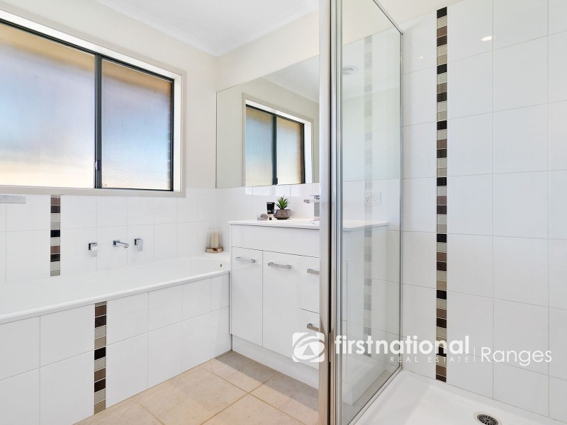 1 Dianne Court, Cranbourne North VIC 3977