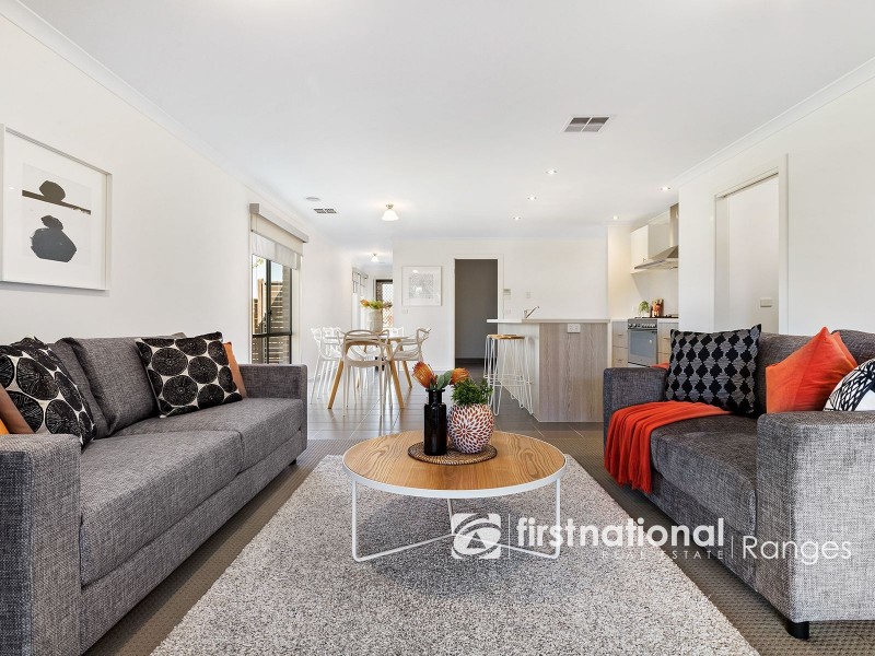 2 Bristol Drive, Cranbourne North VIC 3977