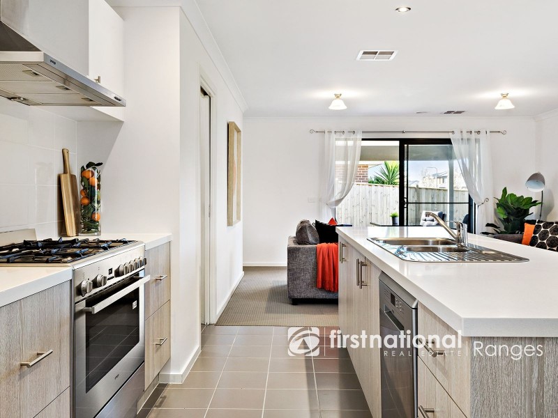 2 Bristol Drive, Cranbourne North VIC 3977