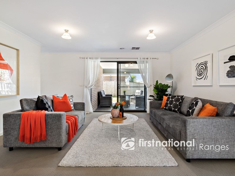 2 Bristol Drive, Cranbourne North VIC 3977
