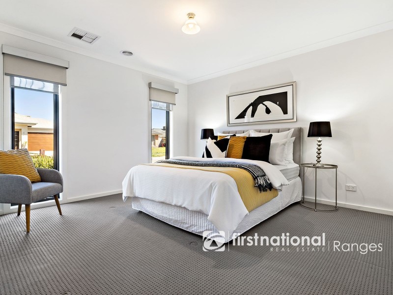 2 Bristol Drive, Cranbourne North VIC 3977