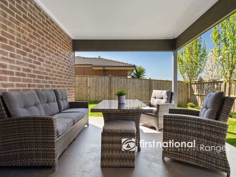 2 Bristol Drive, Cranbourne North VIC 3977