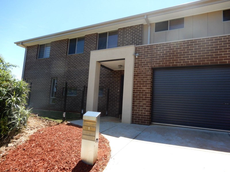 1 Saddleback Ridge, Chirnside Park VIC 3116