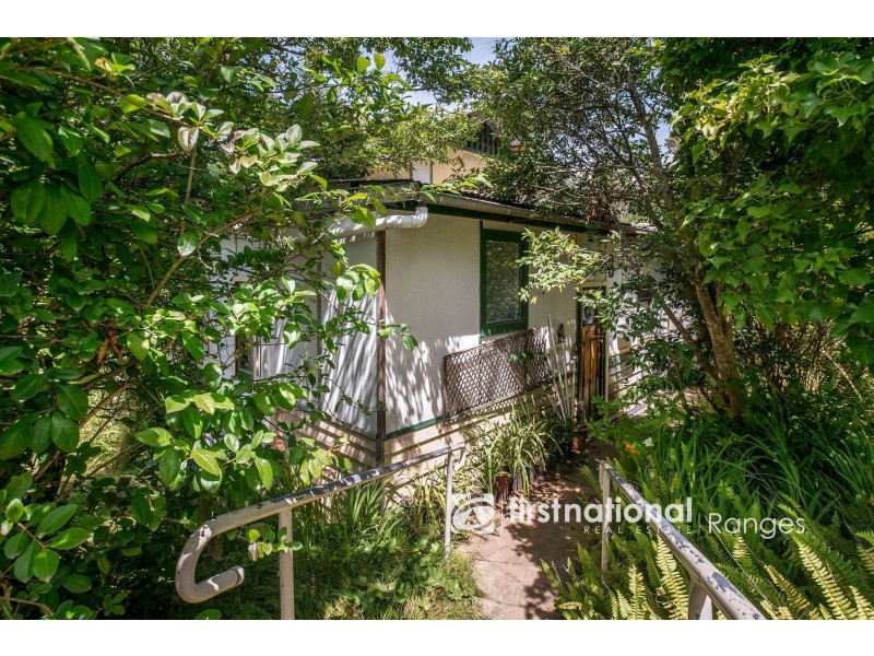 8 Chosen Avenue, Upwey VIC 3158