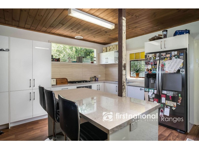 8 Chosen Avenue, Upwey VIC 3158