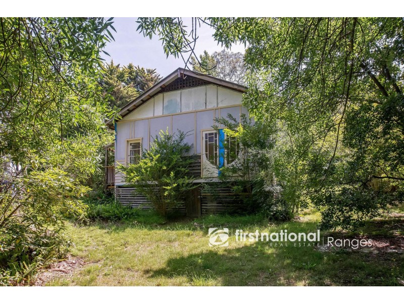 8 Chosen Avenue, Upwey VIC 3158