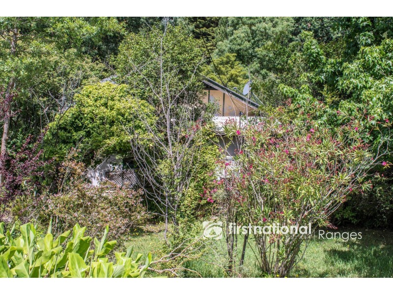 8 Chosen Avenue, Upwey VIC 3158