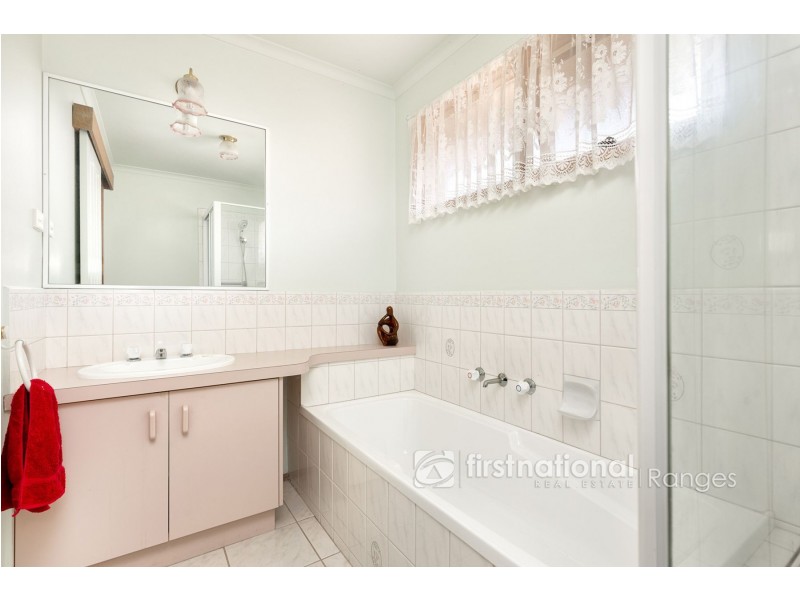 4 Wirrabarra Place, Berwick VIC 3806