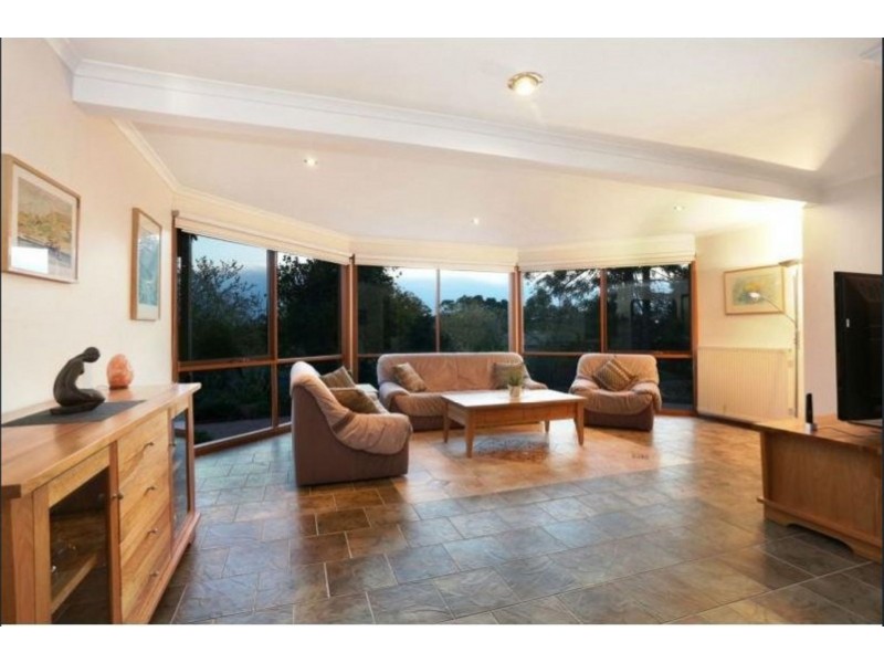 2 Nicole Court, Mooroolbark VIC 3138