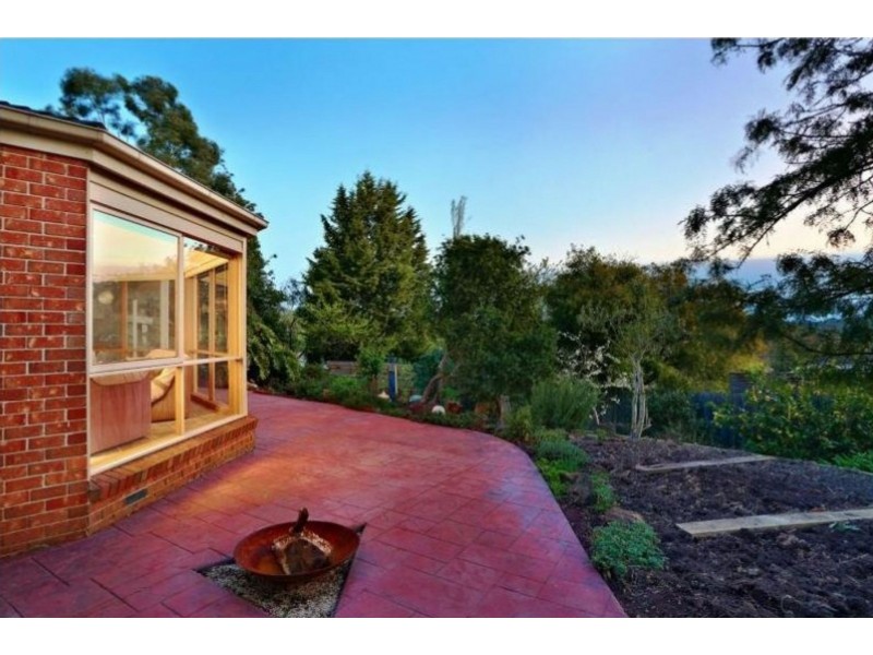 2 Nicole Court, Mooroolbark VIC 3138