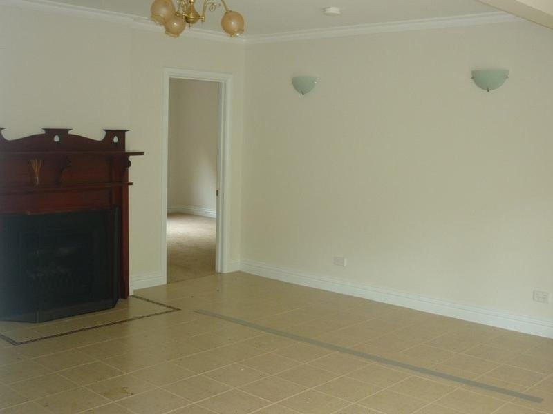 7 Neville Street, Cockatoo VIC 3781