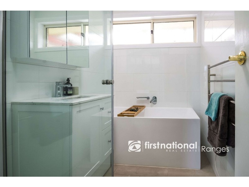 8 Loch Avenue, Monbulk VIC 3793