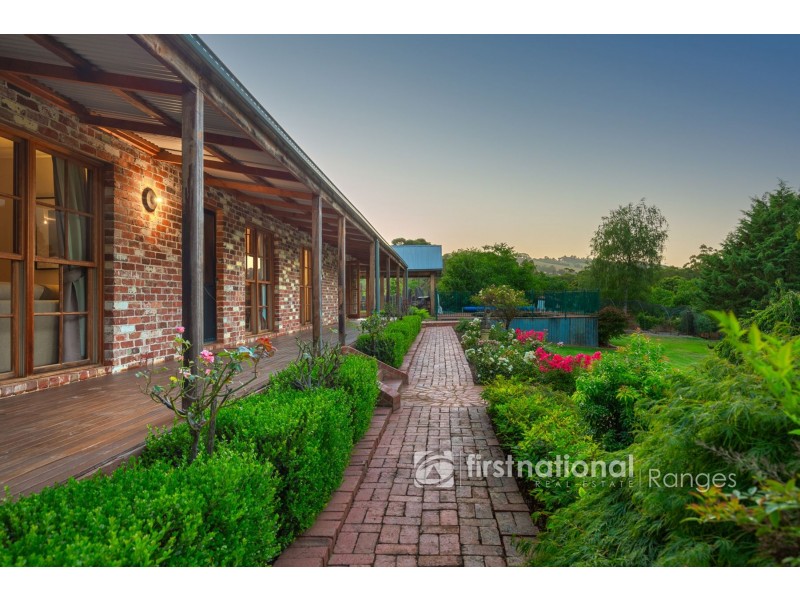 2 Meadowview Lane, Emerald VIC 3782