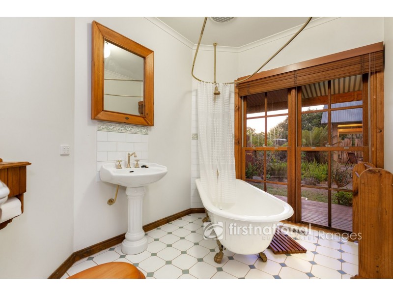 2 Meadowview Lane, Emerald VIC 3782