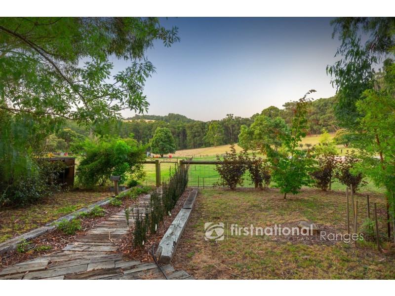 2 Meadowview Lane, Emerald VIC 3782