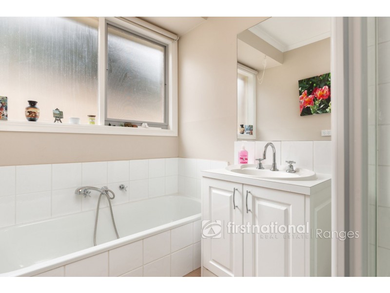 6 Christians Avenue, Emerald VIC 3782