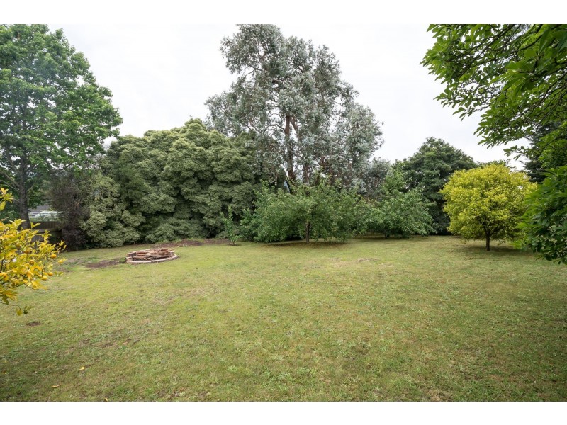 33 Moores Road, Monbulk VIC 3793