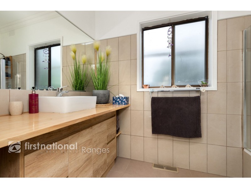 12 Baker Street, Cockatoo VIC 3781