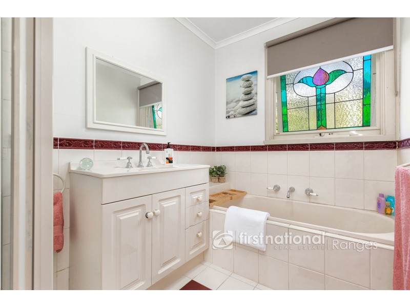 3 Paradise Grove, Emerald VIC 3782