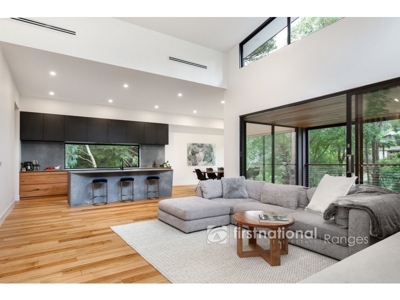 8 Alexander Road, Cockatoo VIC 3781