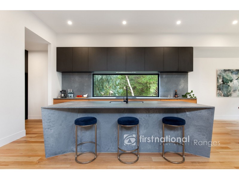 8 Alexander Road, Cockatoo VIC 3781