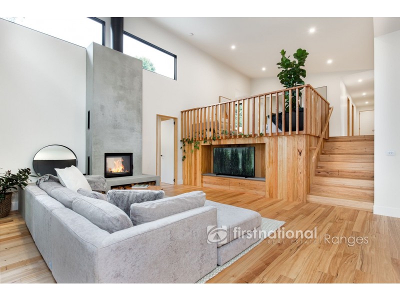 8 Alexander Road, Cockatoo VIC 3781