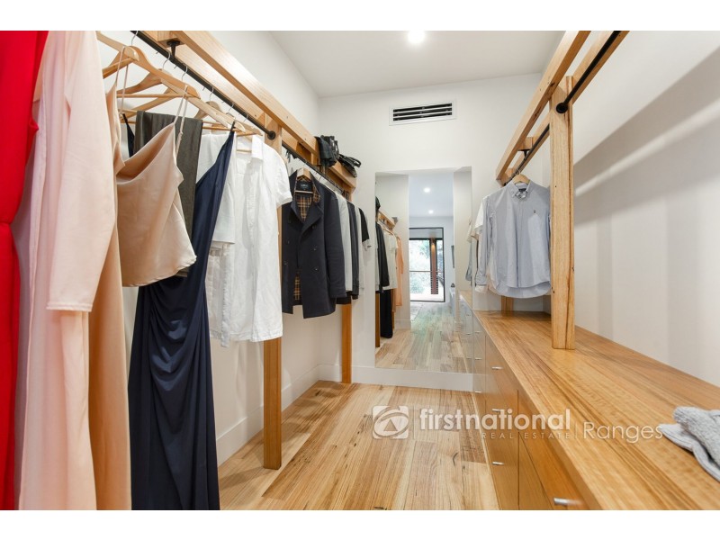 8 Alexander Road, Cockatoo VIC 3781