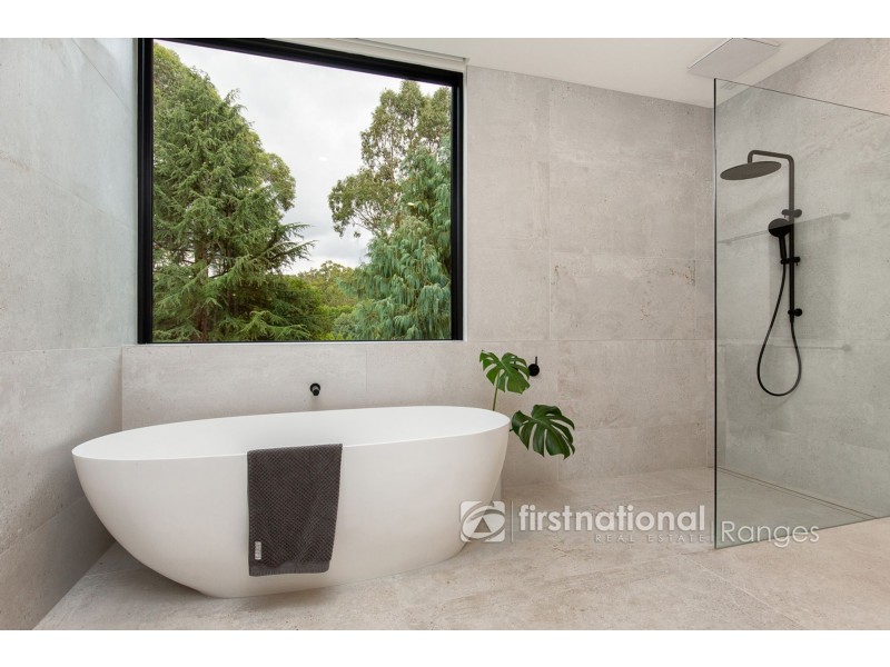 8 Alexander Road, Cockatoo VIC 3781