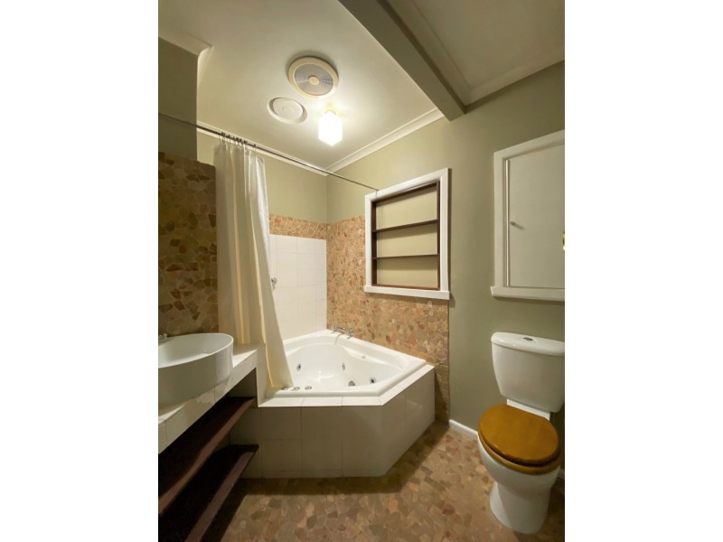 4 Suffolk Avenue, Cockatoo VIC 3781